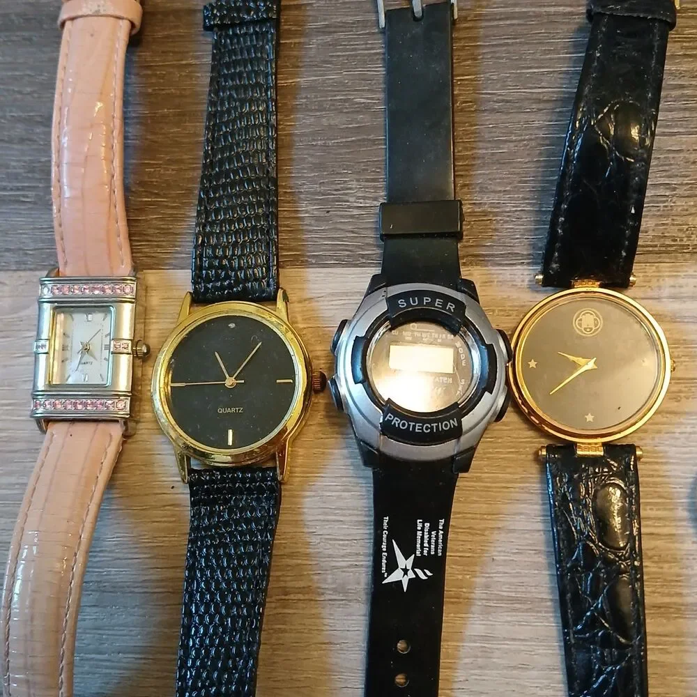 Huge Watch Lot of 35+ Mixed Brands Vintage & Modern Parts/Repair Untested-Box E